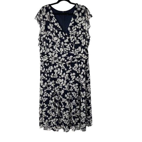 Jessica Howard Dresses & Skirts - Jessica Howard Blue White Floral Chiffon Knee Length Dress